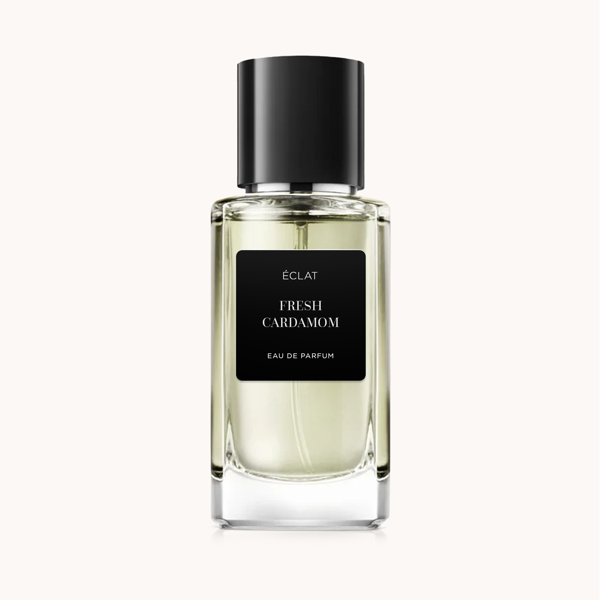 ÉCLAT Fresh Cardamom Duft in einem facettierten Glasflakon mit schwarzem, mattem Etikett und Verschluss.