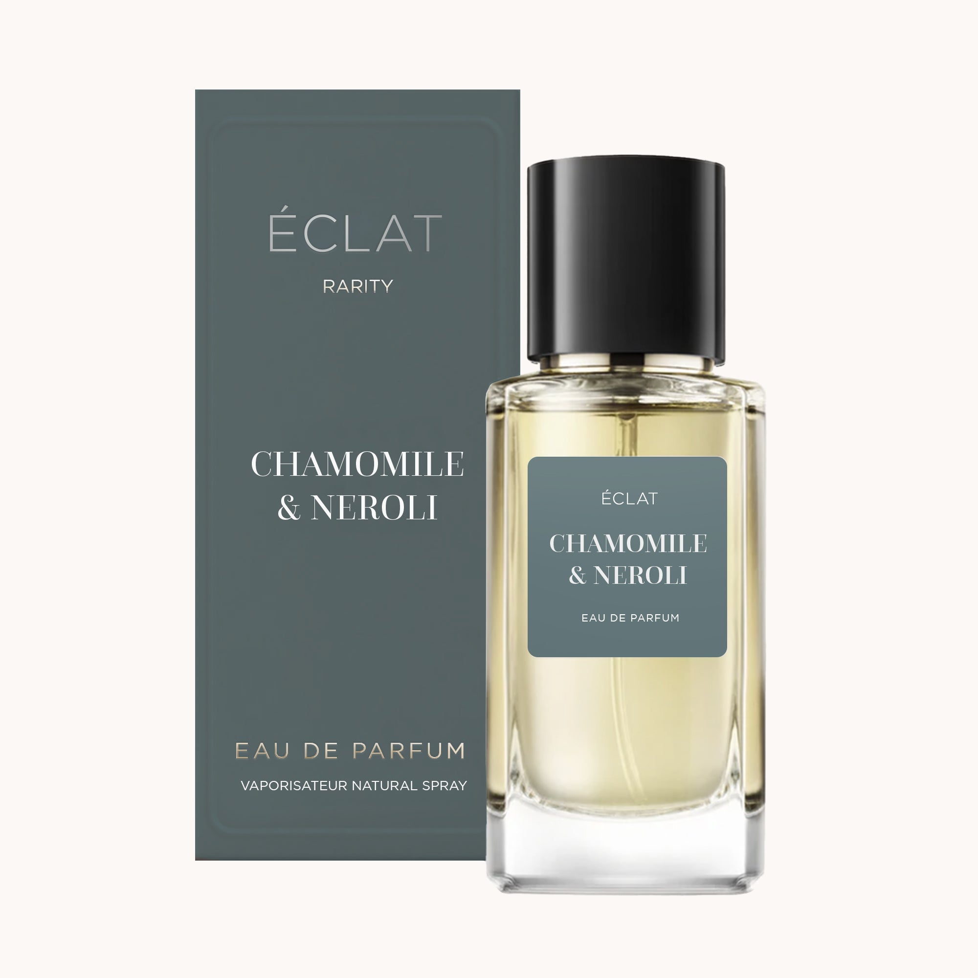 Das ÉCLAT Chamomile & Neroli Parfüm präsentiert sich in einem klaren Glasflakon mit schwarzem Verschluss, begleitet von einer passenden eleganten Schachtel.