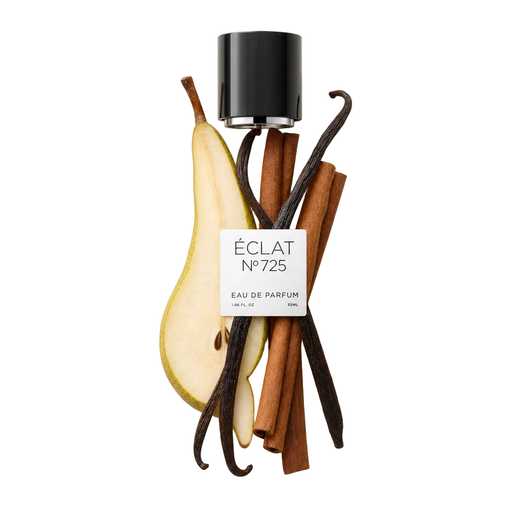 Ein Arrangement aus frischen Birnenscheiben, Zimtstangen und Vanilleschoten umgibt eine schwarze Verschlusskappe mit Etikett für ÉCLAT Cinnamon & Pear.