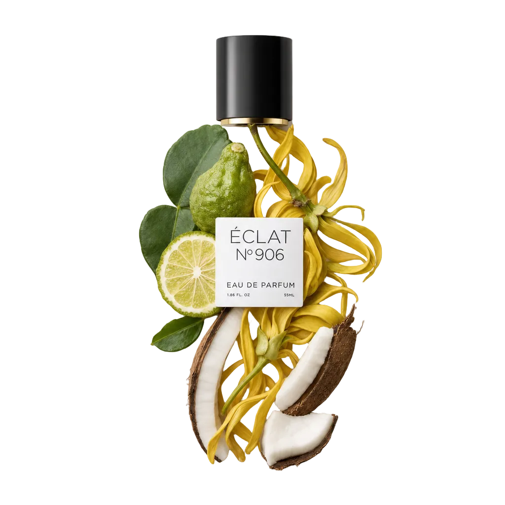 Ein Arrangement aus Ylang-Ylang-Blüten, Bergamotte und Kokosnussstücken umgibt eine schwarze Kappe mit ÉCLAT 906 VIP Etikett.