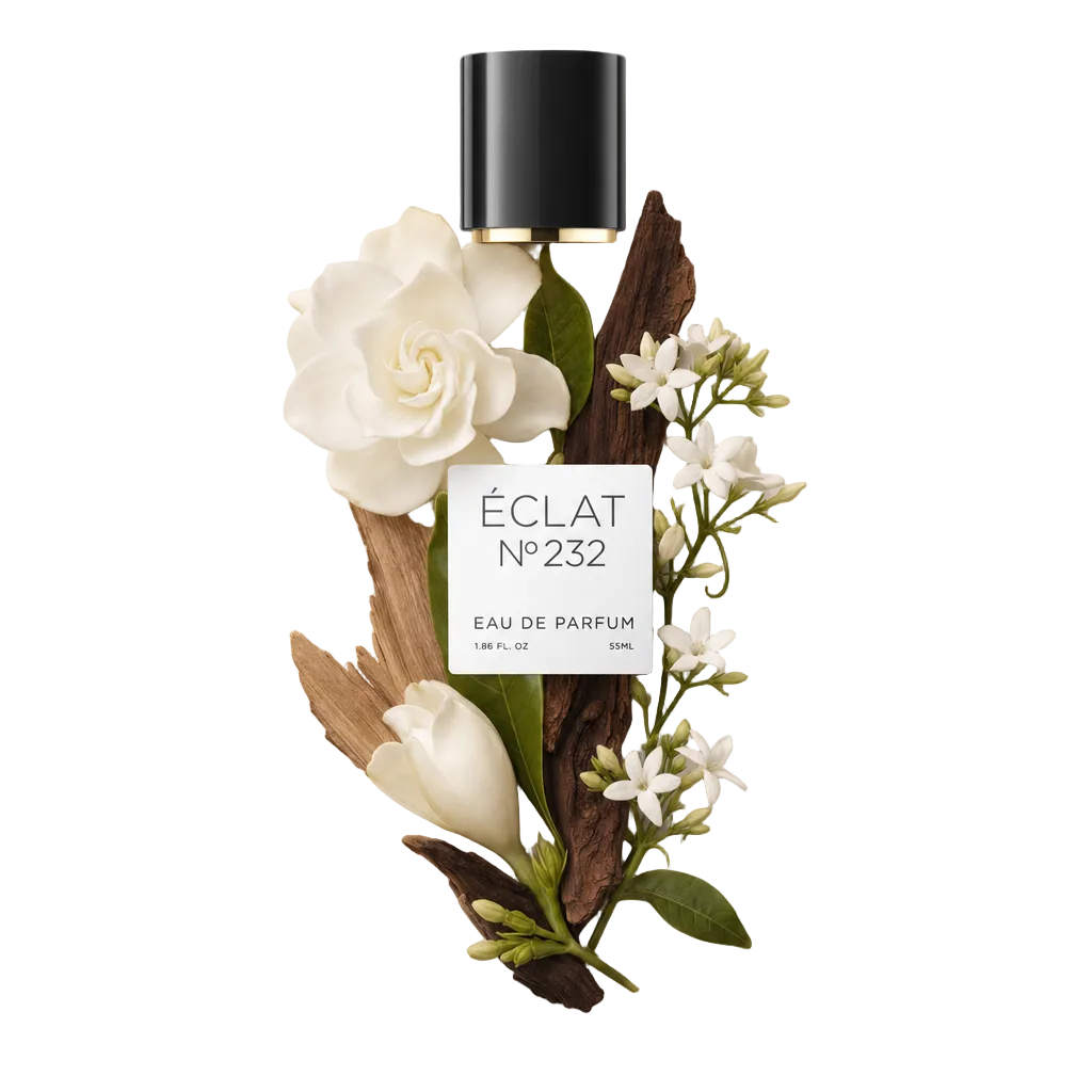 Ein Arrangement aus weißen Jasminblüten und dunklem Holz umgibt eine schwarze Kappe mit Etikett für ÉCLAT Dark Woods & Jasmine.
