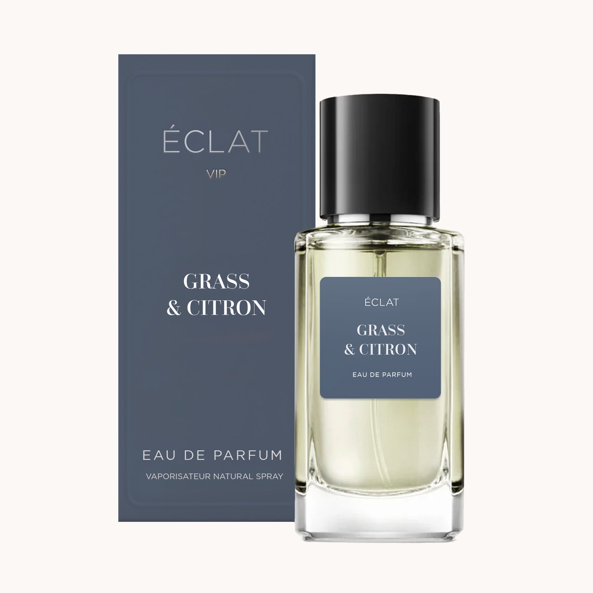 Facettierter Glasflakon von ÉCLAT Grass & Citron mit blauem Etikett, daneben eine passende blaue Box.