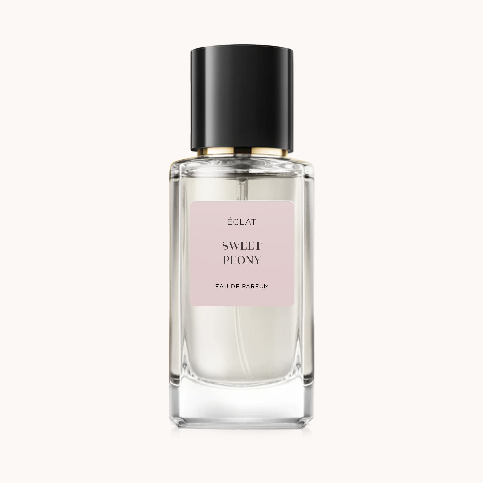 Elegantes ÉCLAT Sweet Peony Parfum in einem klaren Glasflakon mit schwarzer Kappe und zartrosa Etikett.