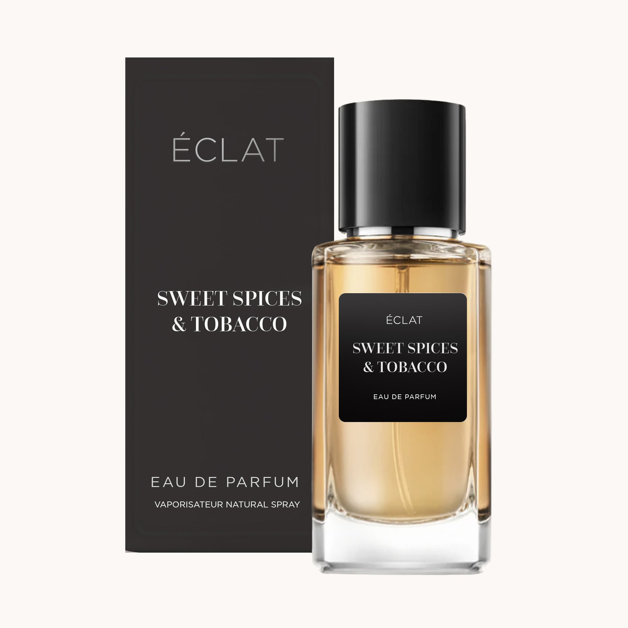 Ein Glasflakon von ÉCLAT Sweet Spices & Tobacco mit schwarzem Verschluss und passender schwarzer Schachtel dahinter.