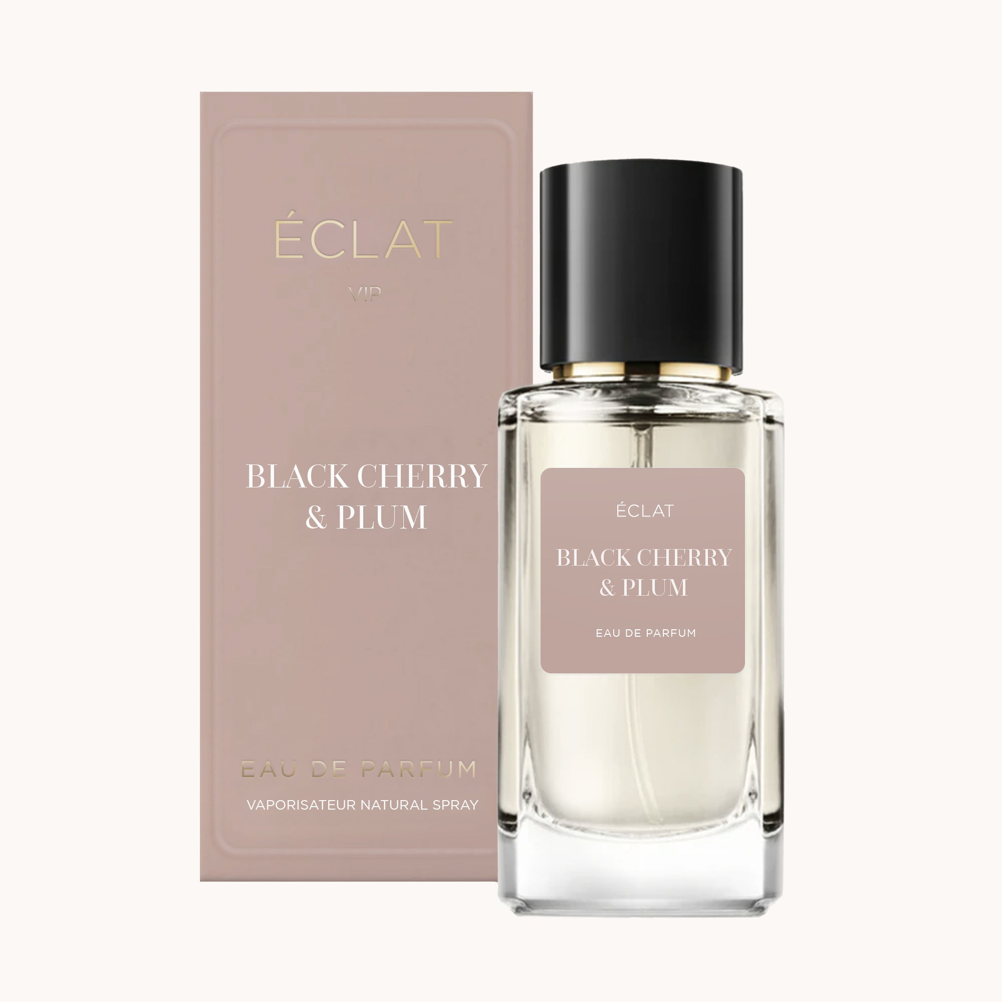ÉCLAT Black Cherry & Plum Duft im klaren Glasflakon mit schwarzem Verschluss, daneben eine passende elegante Box.