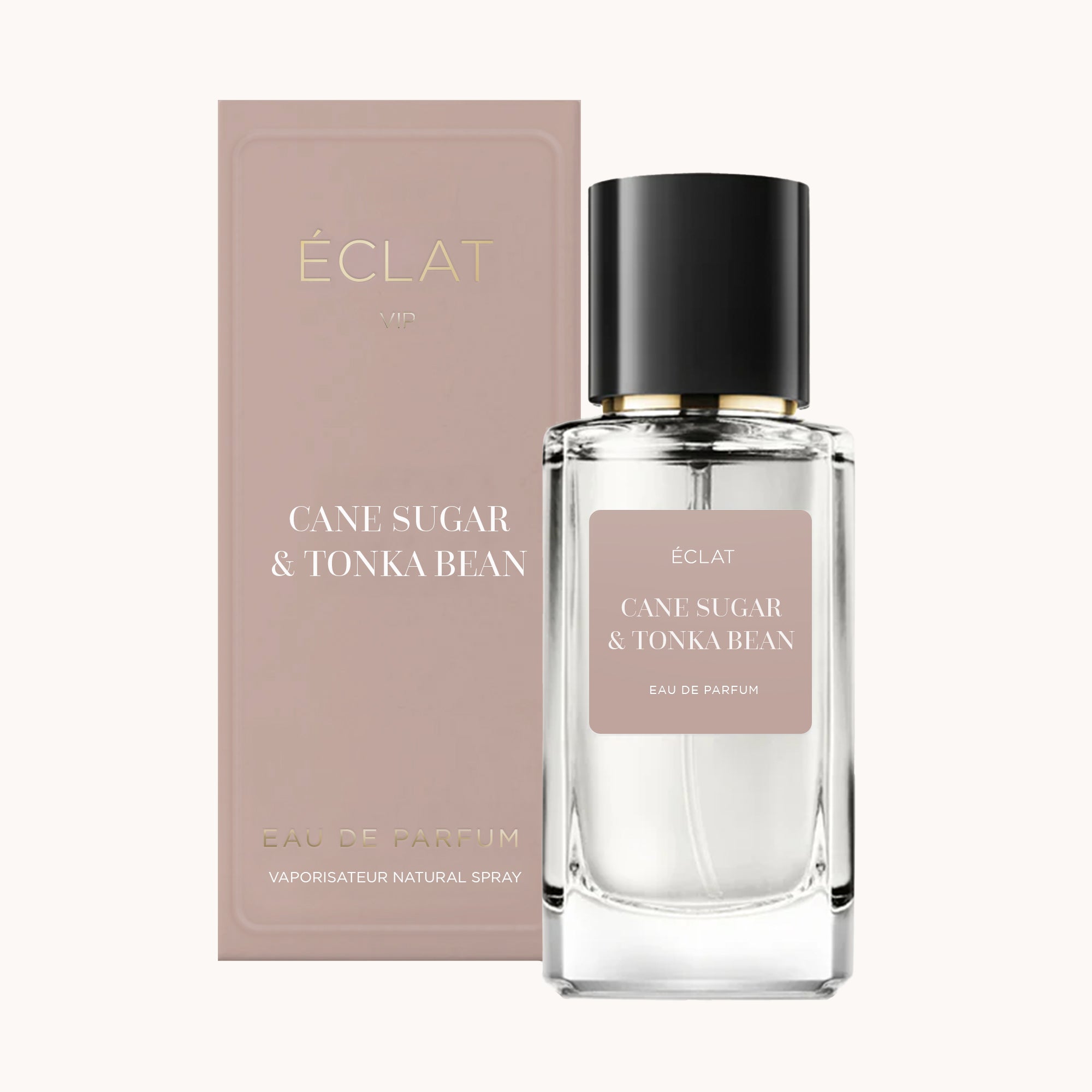 Ein facettierter Glasflakon von ÉCLAT Cane Sugar & Tonka Bean mit schwarzem Verschluss steht vor einer beigefarbenen Box mit eleganter Schrift.