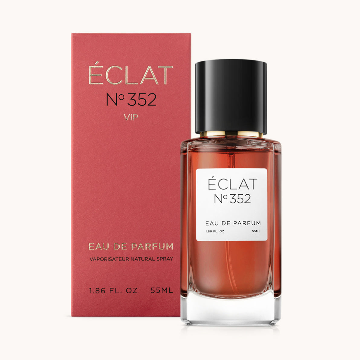 Das ÉCLAT Cherry Blossom Amaretto Parfum präsentiert sich in einem eleganten Glasflakon mit schwarzer Kappe, kombiniert mit einer roten Box, die den Markennamen zeigt.