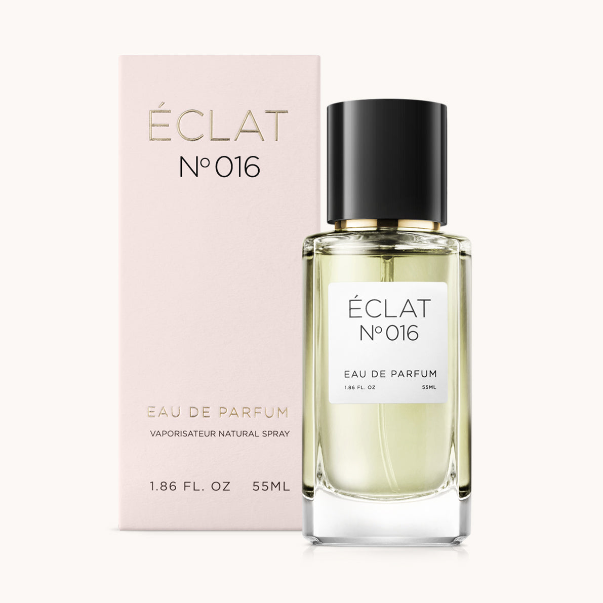 ÉCLAT Nr. 016 Parfümflasche mit passender hellrosa Verpackung. Der elegante Glasflakon verfügt über eine schwarze zylindrische Magnetkappe und ein einfaches weißes Etikett mit der Aufschrift ÉCLAT Nr. 016 und „Eau de Parfum“.