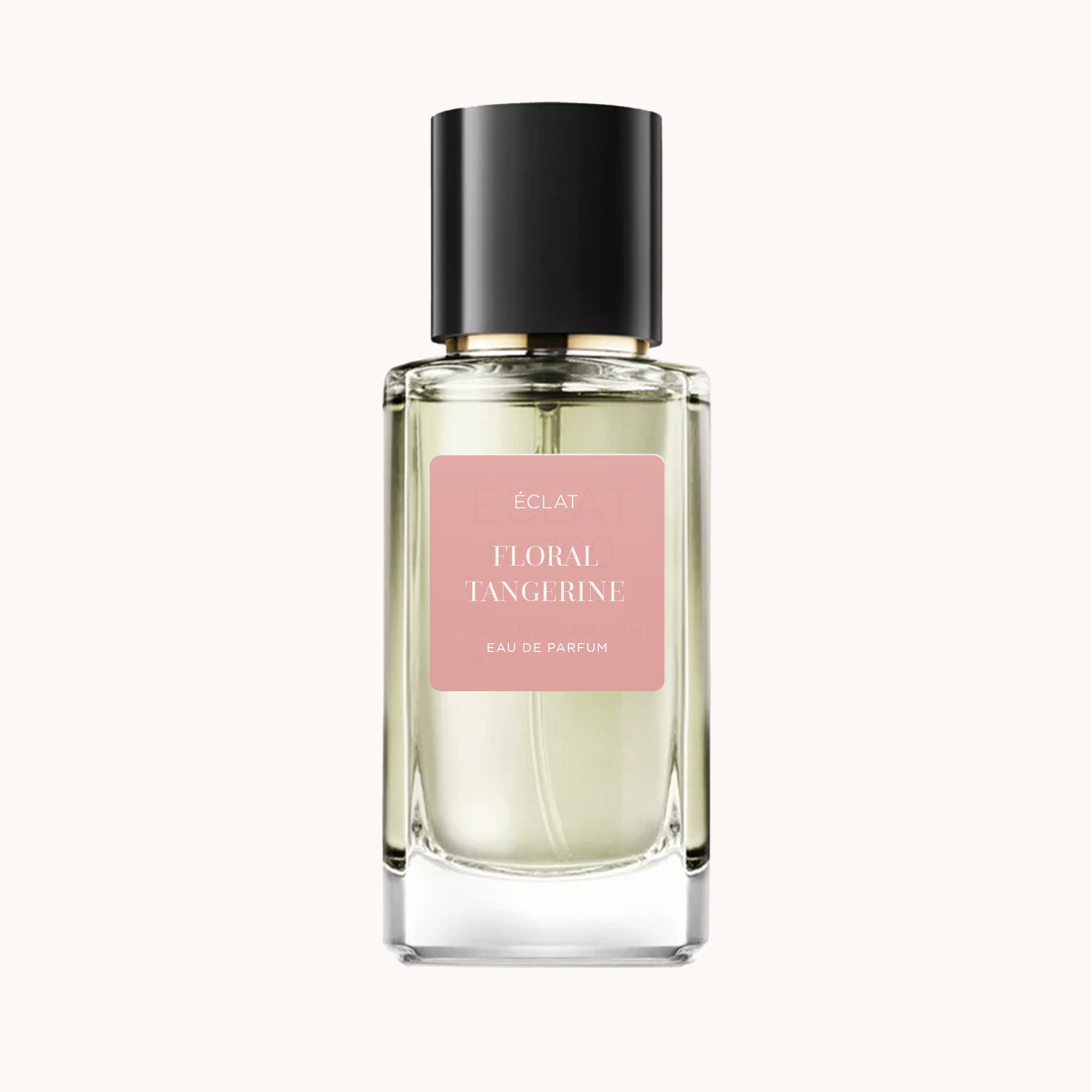 ÉCLAT Floral Tangerine präsentiert sich in einem facettierten Glasflakon mit schlichter schwarzer Verschlusskappe und zartrosa Etikett.