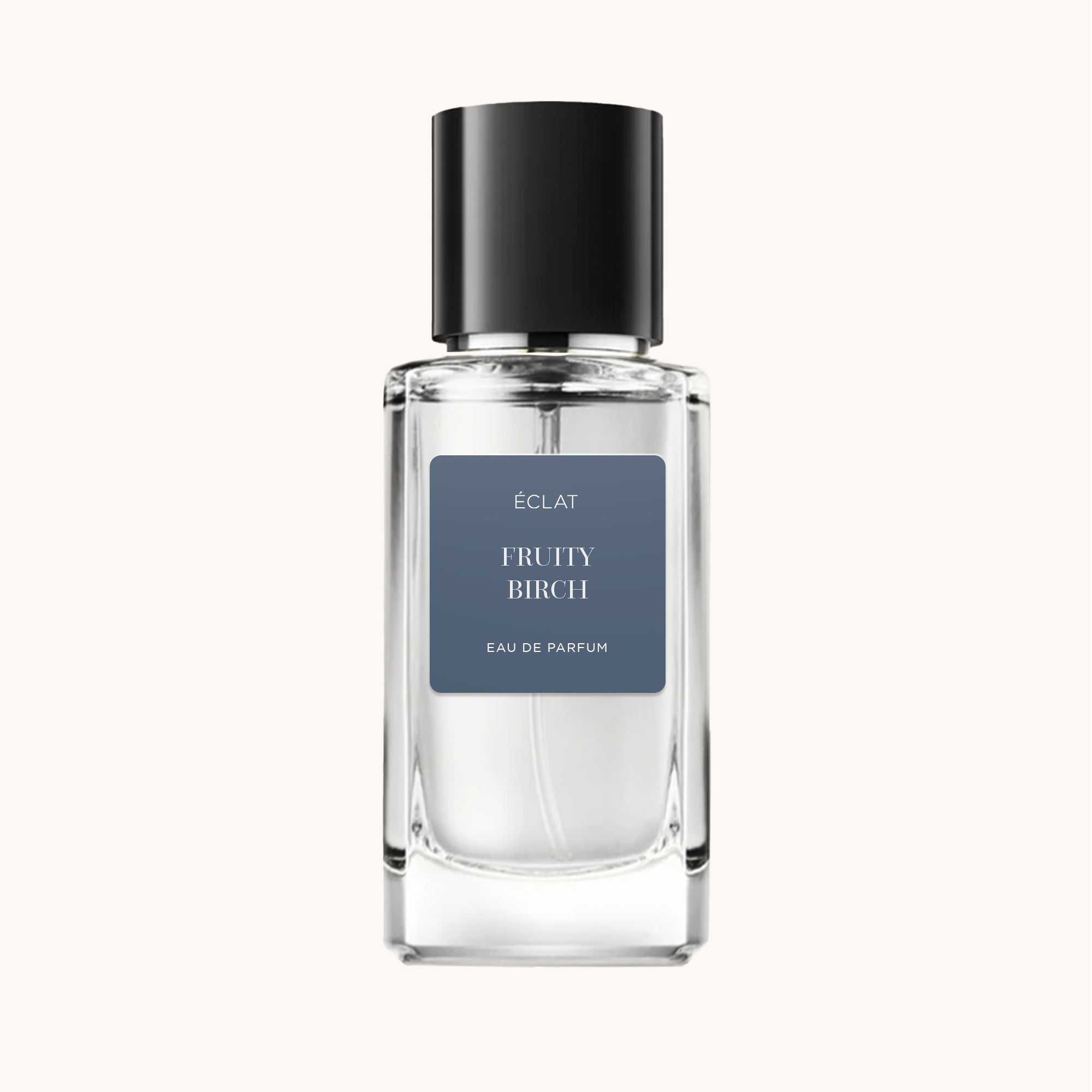 Facettierter Glasflakon von ÉCLAT Fruity Birch mit eleganter schwarzer Kappe und mattem grauem Etikett.