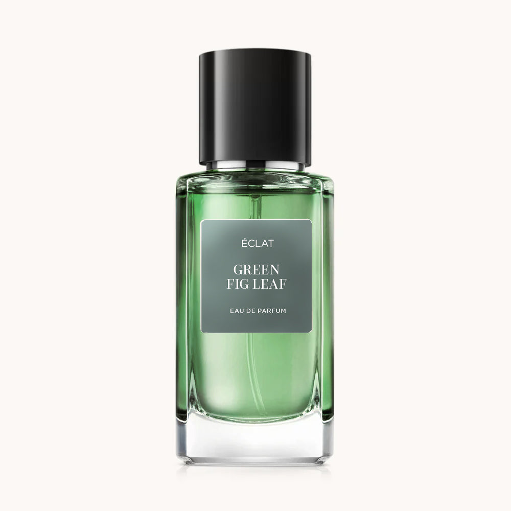 Facettierter Glasflakon von ÉCLAT Green Fig Leaf mit grünem Schimmer und eleganter schwarzer Kappe.