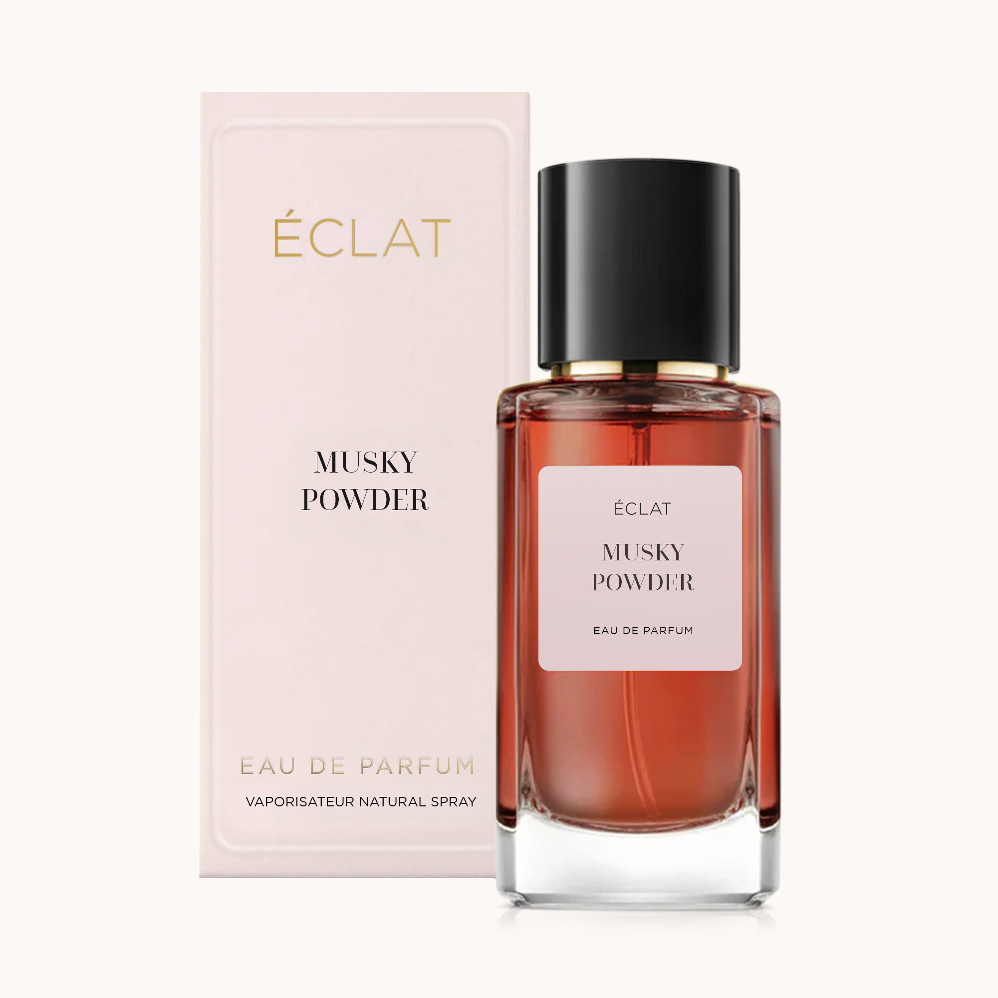 Facettierter Glasflakon ÉCLAT Musky Powder mit schwarzem Verschluss, daneben die elegante beige Verpackung.