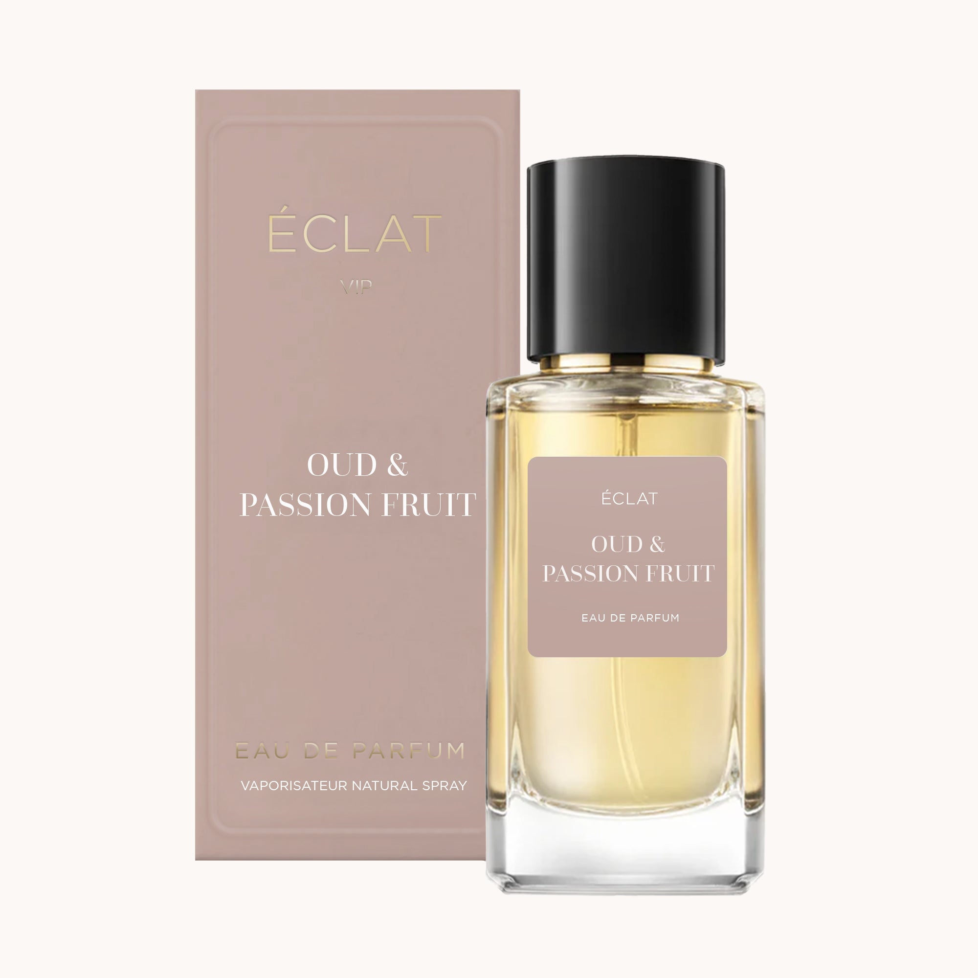 ÉCLAT Oud & Passion Fruit Parfüm mit transparentem Glasflakon und schwarzem Verschluss, begleitet von einer passenden eleganten Box.