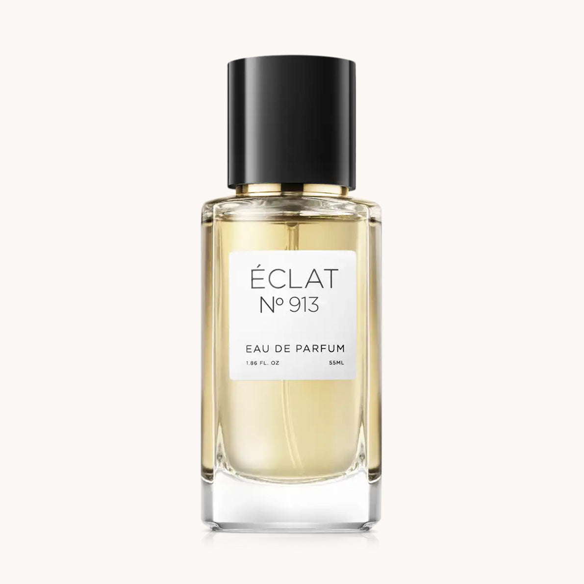 Das ÉCLAT Spicy Caramel Parfum befindet sich in einem facettierten Glasflakon mit schwarzem Verschluss und einem eleganten weißen Etikett.