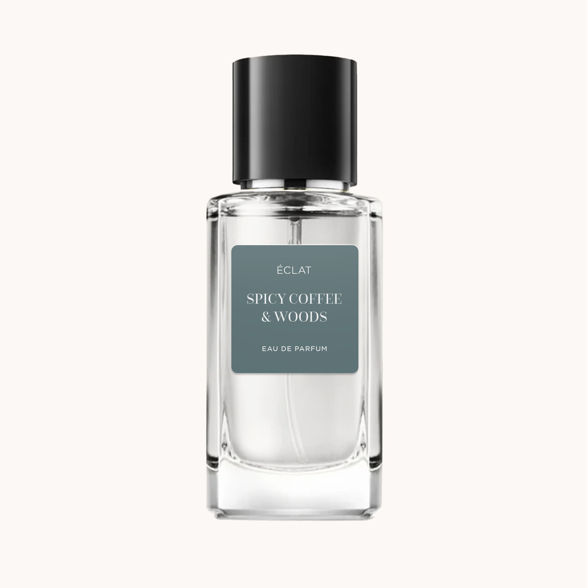 Der ÉCLAT Spicy Coffee & Woods Parfümflakon zeigt klares facettiertes Glas mit schwarzem Verschluss und mattem grauen Etikett.