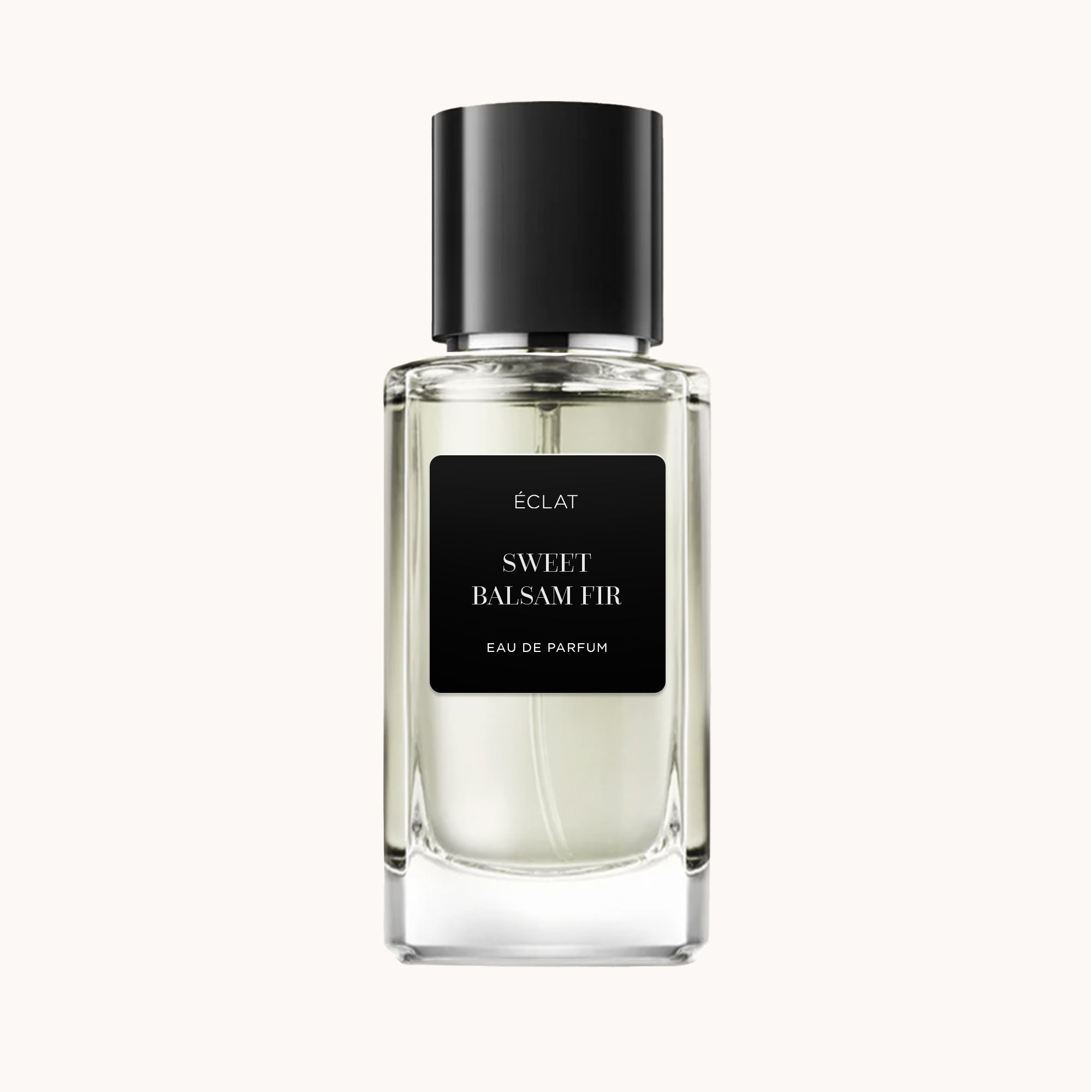 ÉCLAT Sweet Balsam Fir in einem facettierten Glasflakon mit matter schwarzer Kappe und Etikett.