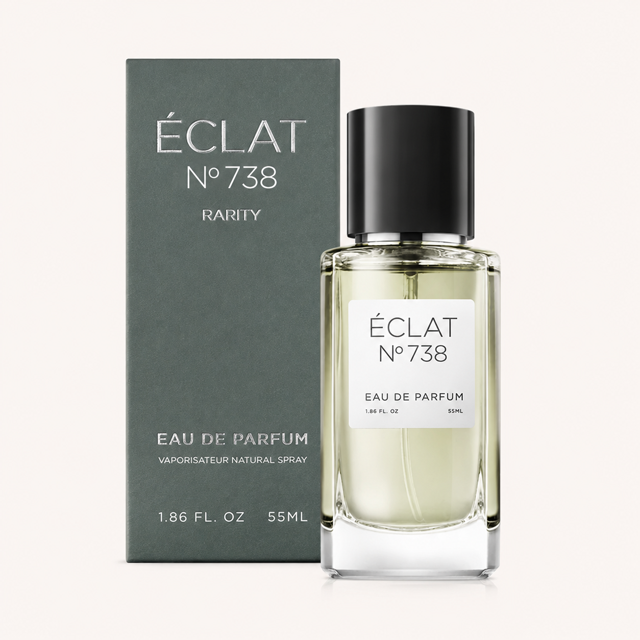 Der Duft ÉCLAT Tonka Bean & Cinnamon zeigt einen klaren Glasflakon mit schwarzer Kappe, neben einer eleganten dunkelgrünen Box.